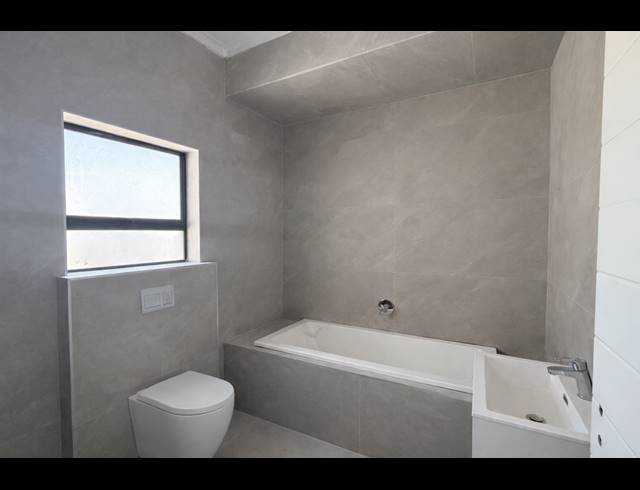 5 BEDROOM HOUSE FOR SALE IN SANDOWN